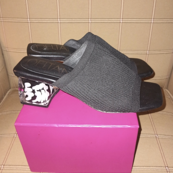 Deltan Stylish Black Women's Shoes SZ7.5 - Picture 2 of 4